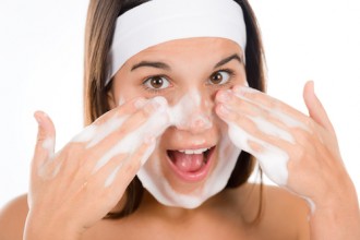 limpieza facial con espuma