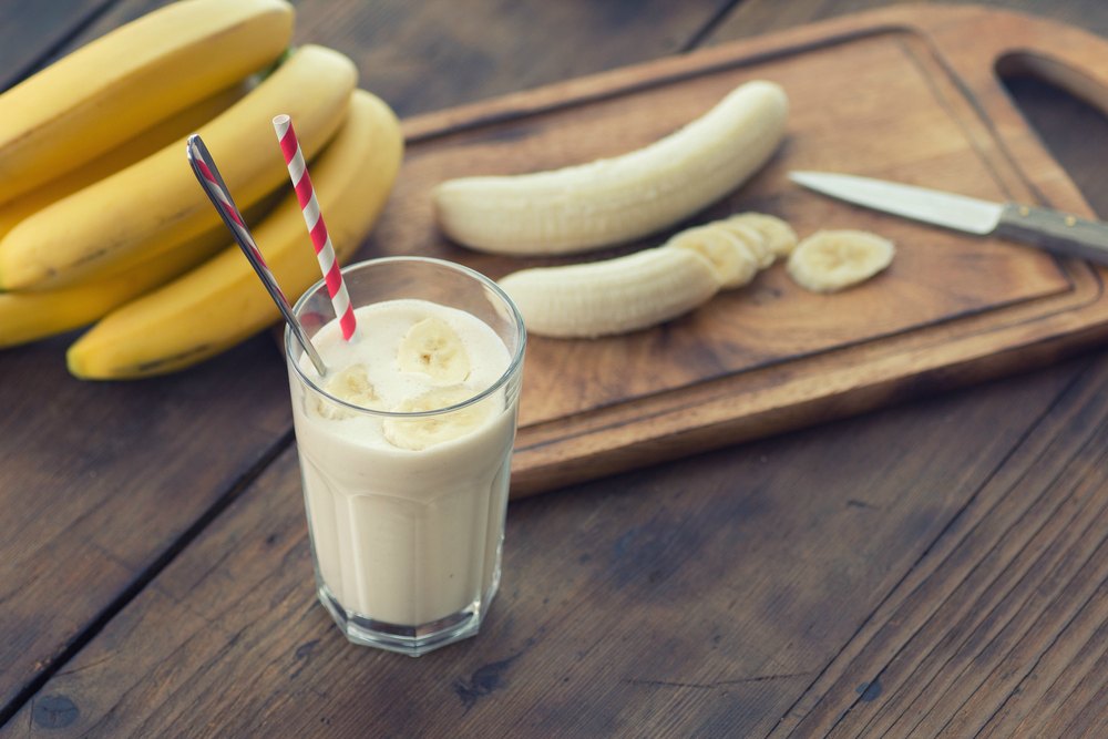 La leche y los plátanos, dos fuentes naturales de triptófano