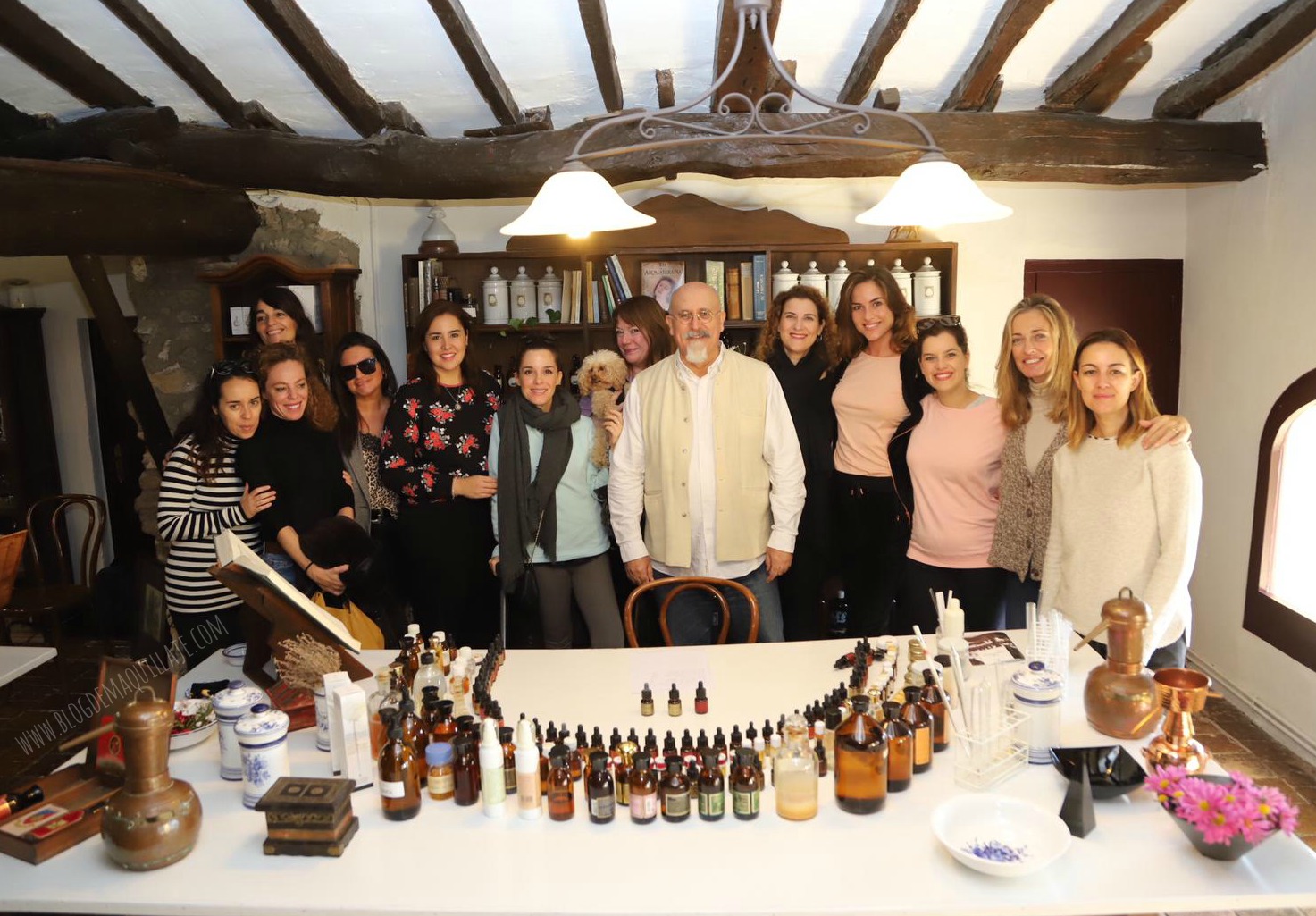Todo el grupo del taller de empoderamiento de Alqvimia junto a Idili Lizcano, fundador de la marca