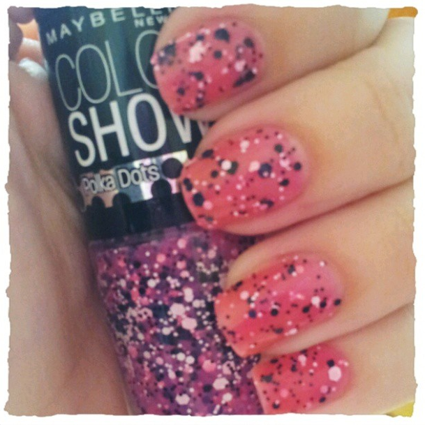 Tono Speckled Pink de la colección Neon en mis uñas