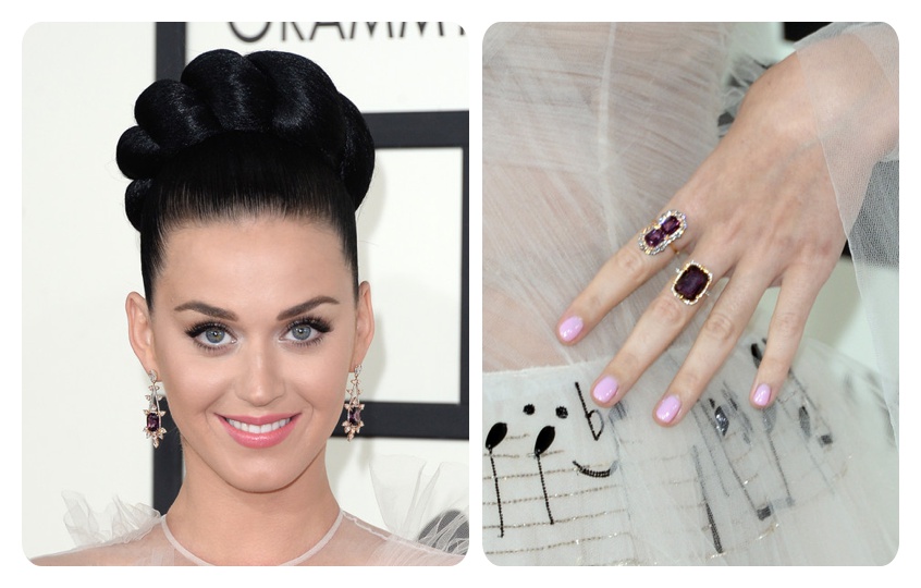 Katy Perry com manicura en tono rosa